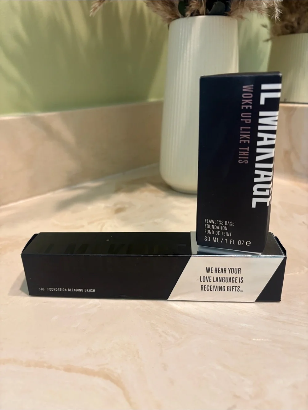 NWT shade #75 Natural Matte Il' Makiage Flawless Base with Foundation Brush